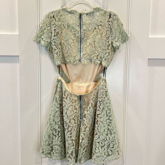 Bebe Women’s 8 Foil Lace Cutout Mint Blue Green Mini Dress Short Sleeve - Picture 7 of 13